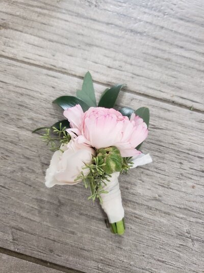 Frederick-Maryland-wedding-florist-Sweet-Blossoms-boutonniere
