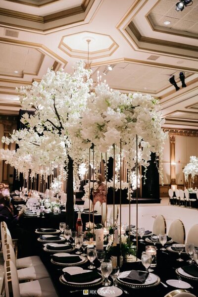 elegant wedding reception tablescape