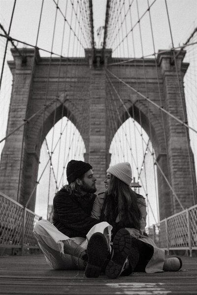 engagement pictures on the NYC bridge