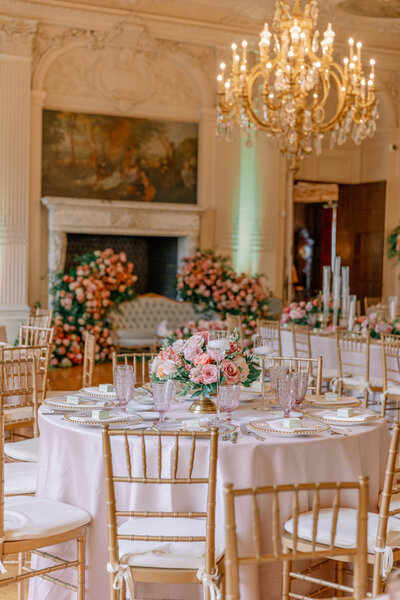 Picture of table at wedding recpetion, pink flowers in middle of table, Rosecliff Mansion Wedding