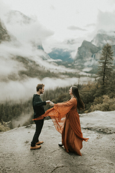 Arch photo of couple dancing in Yosemite
