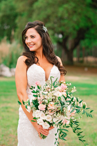 A CANDID MOMENT OF A BEAUTIFUL BRIDE CAPTURED BY FLORIDA WEDDING PHOTOGRAPHER, NIKKI RINC.