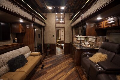 Luxury living quarter horse trailer