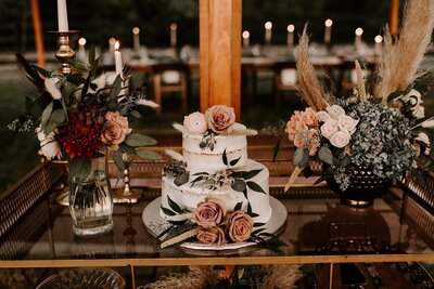 Boho Cake and indie bouquets on table for reception