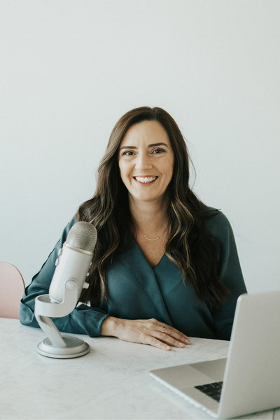 Idit Sharoni recording her podcast as she smiles at the camera. She is a Florida therapist and marriage counselor. Learn more from an online therapist today!