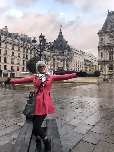 jen oknin woman exploring Paris France