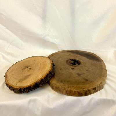 decor table wood slices at barnwood events in madison, winconsin.