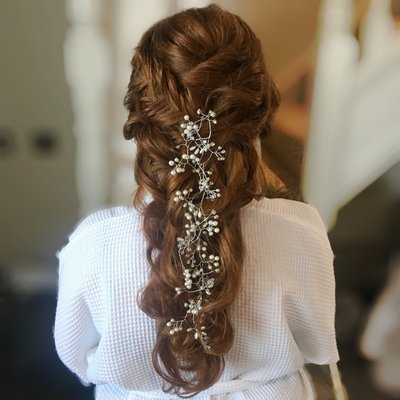 gorgeous hairstyling for wedding day. Bride with long hair