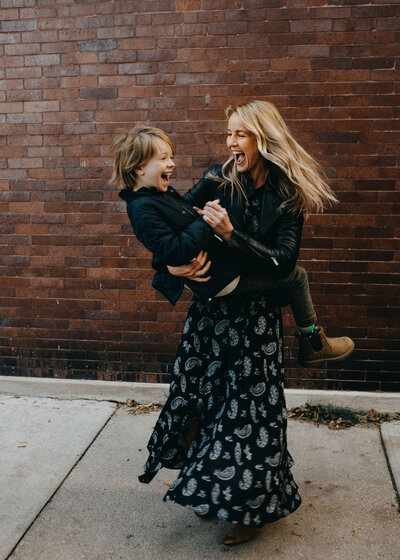 Chicago Family photographer with her child