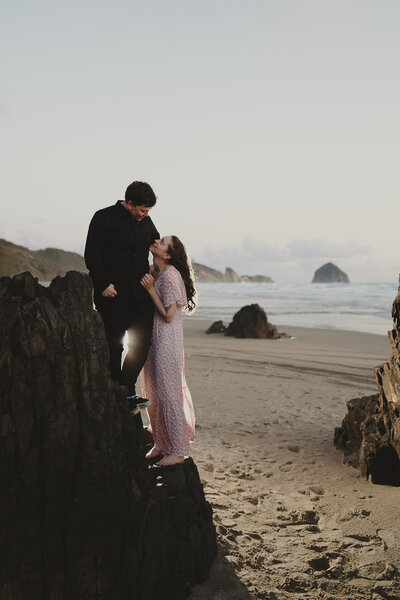 Couple eloping on the oregon coast