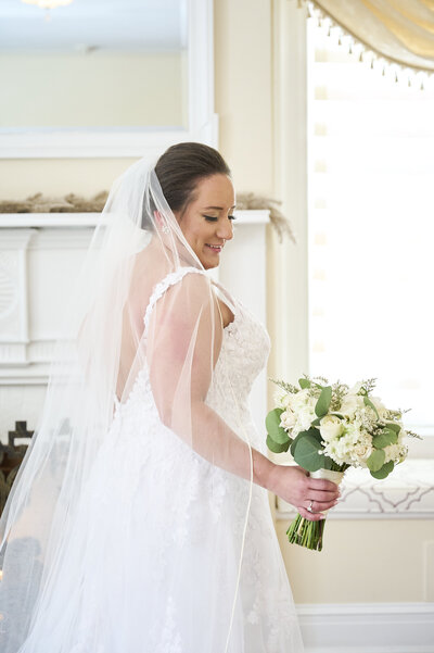 Bride-Gown-Flowers-Veil