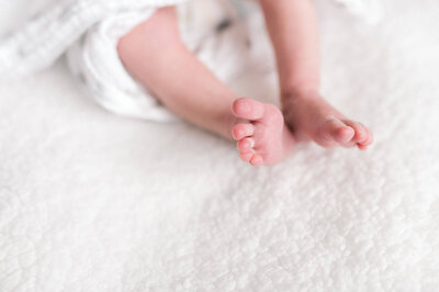 newborn toes captured by Niagara newborn photographer