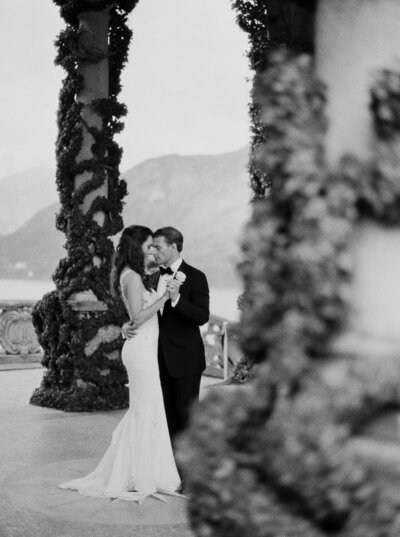 lake_como_italy_villa_balbianello_destination_wedding_melanie_gabrielle_064