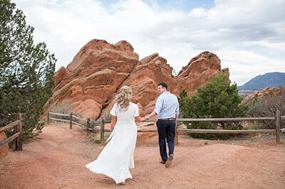engagement photo at Garden of the Gods