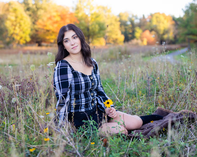 Senior pictures in a field at sunset by Northeast Ohio photographer, Sharon Holy