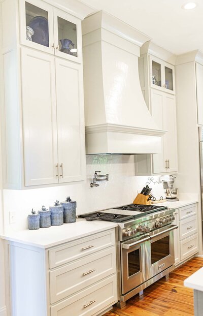 White kitchen renovation inspiration by Moda Designs