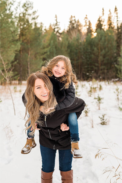 Edmonton-Family-Photographer-Winter-Fulton-Ravine