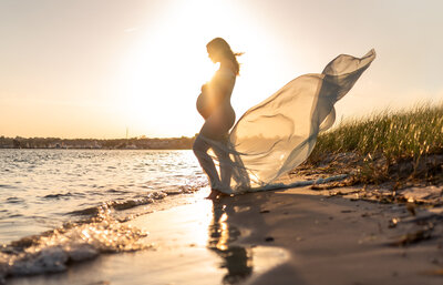 Perfect golden hour maternity beach session | Clementine Cottage Photography
