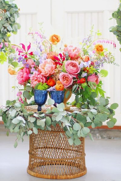 coral, pink and orange organic and garden style table arrangement