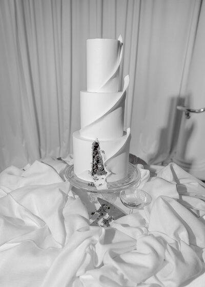 Luxury wedding at the Beverly Hills Hotel in California.