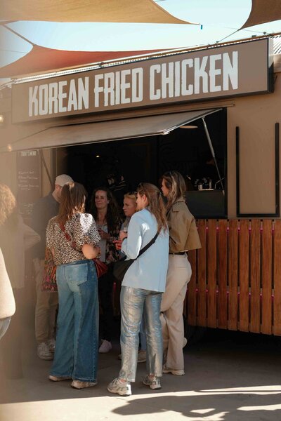 zomeravond tijdens netwerk borrel in Amsterdam - sfeervolle fotografie