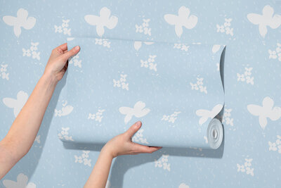 Blue and white patterned wallpaper