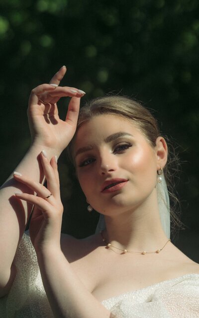 Stunning modern bride photography, highlighting the bride's beauty and sophistication in a contemporary and artistic setting