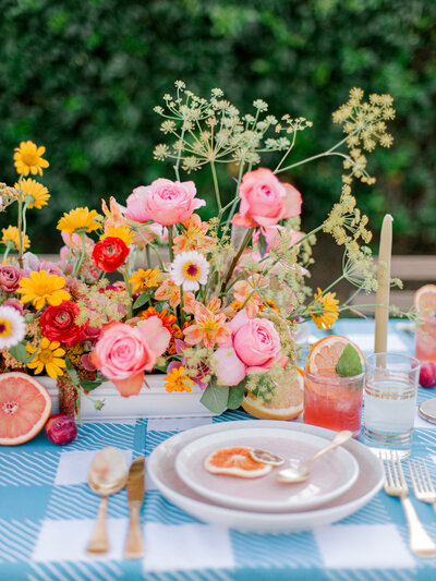 Bright southern table setting wedding