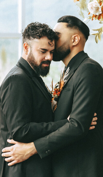 QUEER-COUPLE-WEDDING-PHOTOGRAPHER