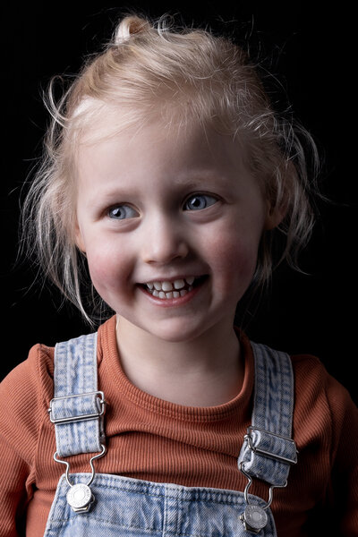 Meisje tijdens een portretshoot door Evita Fotografie uit Zwartsluis