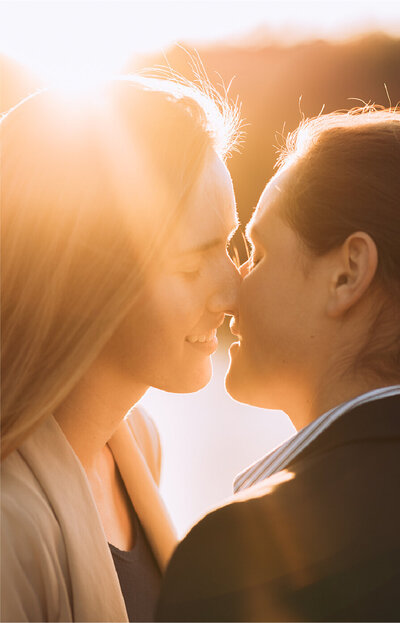 couple kissing at golden hour