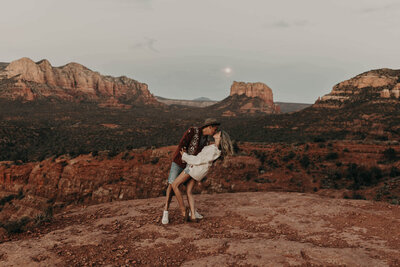 Couple kissing in front of Cathedral Rock Sedona