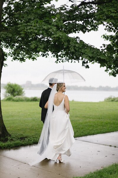 downtown-detroit-wedding-photos-at-one-campus-martius-5