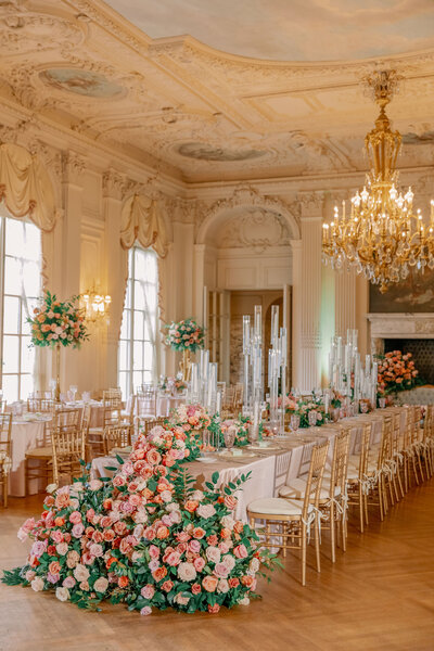 Rosecliff Mansion Wedding with pink flowers, picture of the room