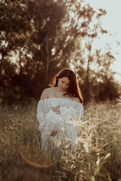 Brisbane maternity photograph at sunset in field