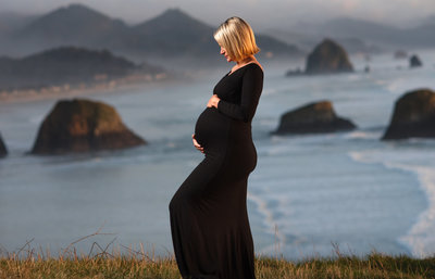 3Louisa-rose-photography-Astoria-Oregon-pregnancy-maternity-Shoot-cannon-beach