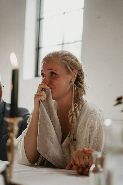 Se Ida och Måns bröllop på Susegården i Getinge; personligt, varmt och naturligt.