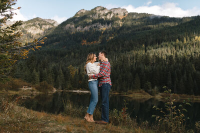 Engagement session in the mountains near Seattle