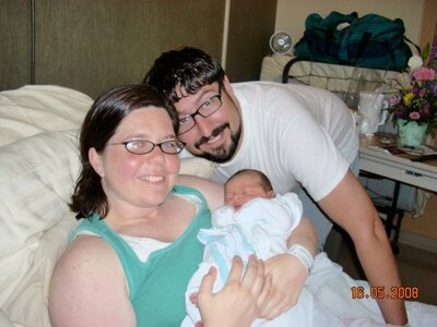 Zakk and Sarah hold their first child, Hazel in their room at OU Children's Hospital