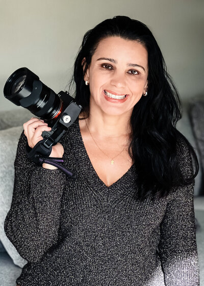 Geise, personal branding photographer  with the  camera