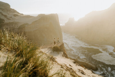 Adventure couple standing on edge during Oregon Coast Elopement