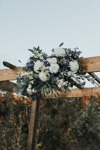 48-Fields-MD-wedding-florist-Sweet-Blossoms-ceremony-flowers-Finn-Lively-Photography
