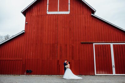 Pickering Barn is a wedding venue in the Seattle area, Washington area photographed by Seattle Wedding Photographer, Rebecca Anne Photography.