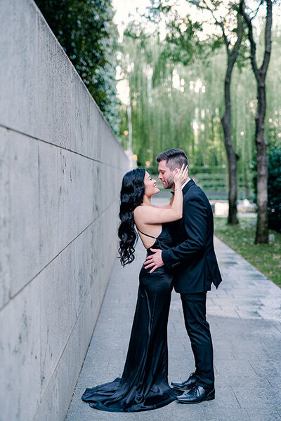 Couple wearing black outfits at Nasher wedding venue in Dallas