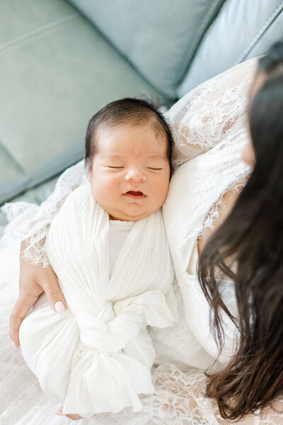 dallas-in-home-newborn-photographer-lifestyle-and-posed-8
