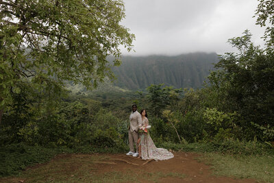 Cassie Beth Photography is a Hawai'i and destination wedding photographer. Cassie Beth Photography focuses on genuine moments, making her clients feel relaxed, and capturing the intimate moments.