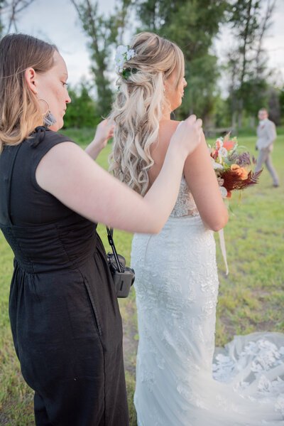 Seattle Wedding Coordinator helps bride with wedding dress