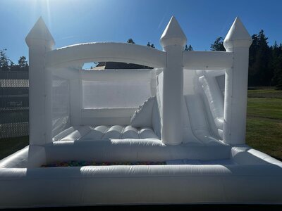 THE GREAT WHITE INFLATABLE BOUNCE HOUSE - ANACORTES