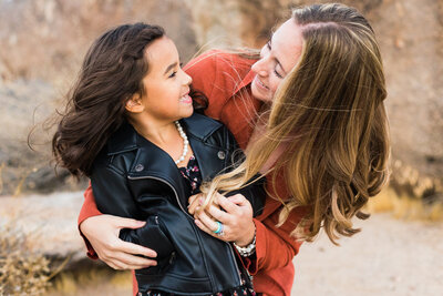 Phoenix family photographer captures mom and daughter