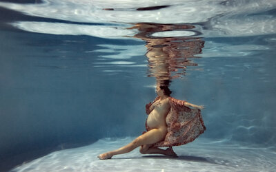 underwater pregnancy photography
